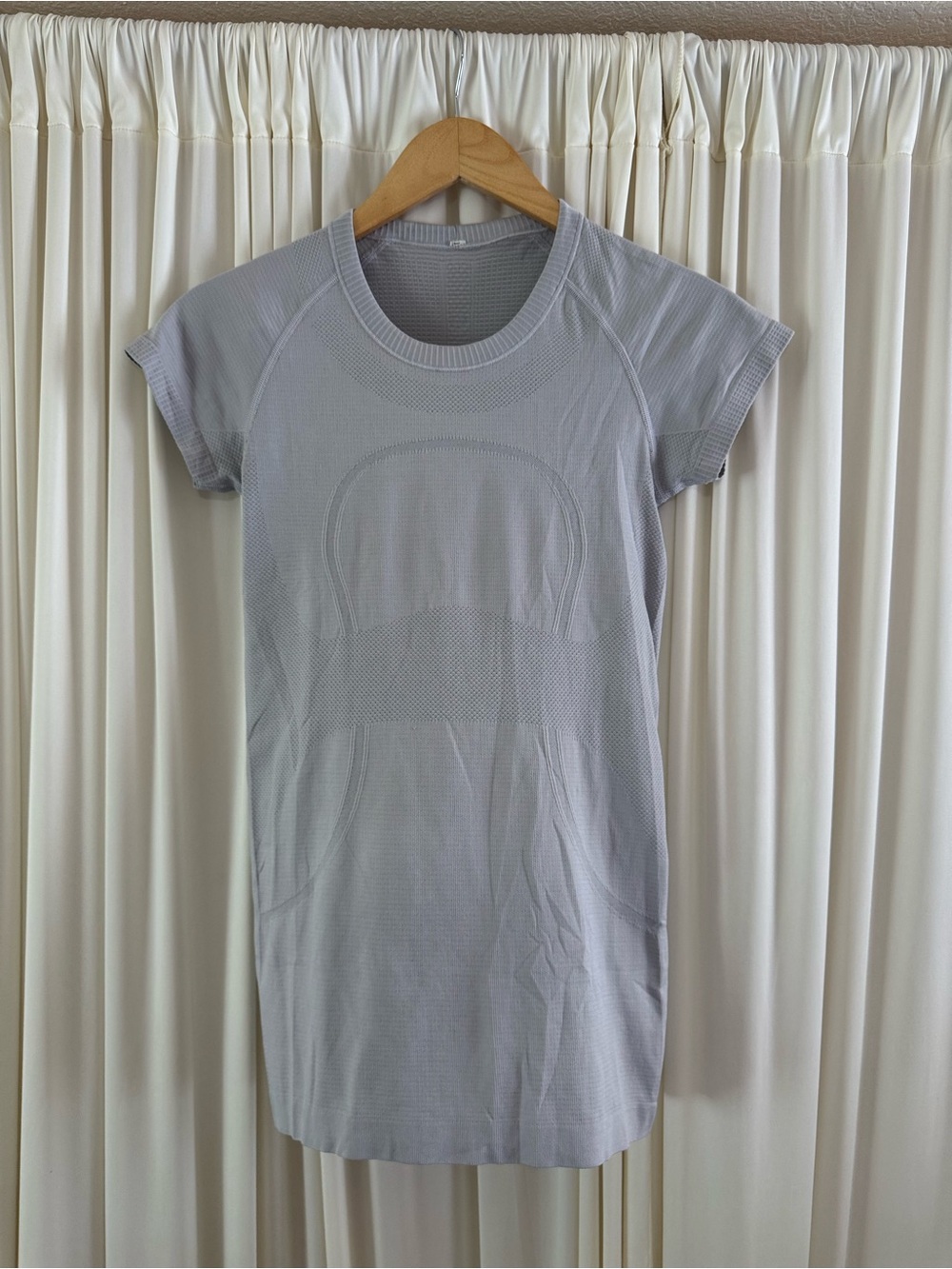 Lululemon Swiftly Tech Short Sleeve Crew Top Light Grey Size 6 Activewear - Picture 4 of 8